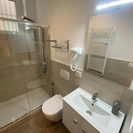 Loft 18a - Casa Con Ingresso Indipendente E Parcheggio Gratuito *